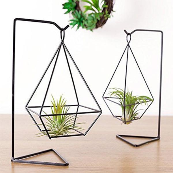 Diamond design metal vase stand