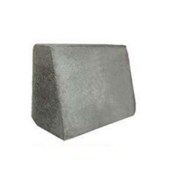 Concrete curb