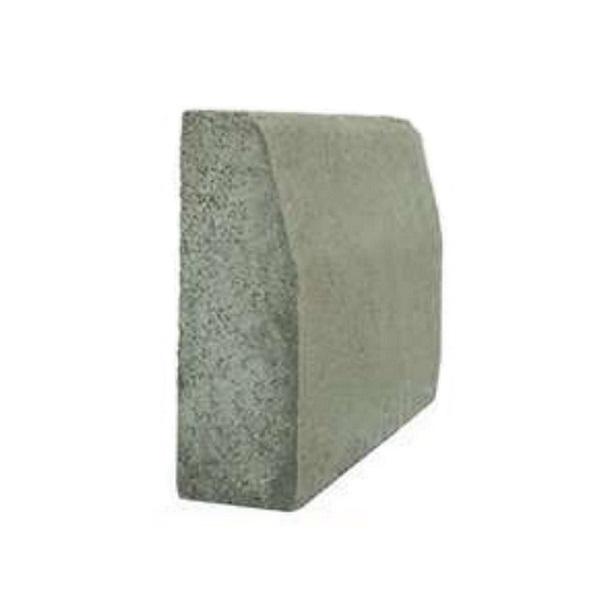 Concrete curb