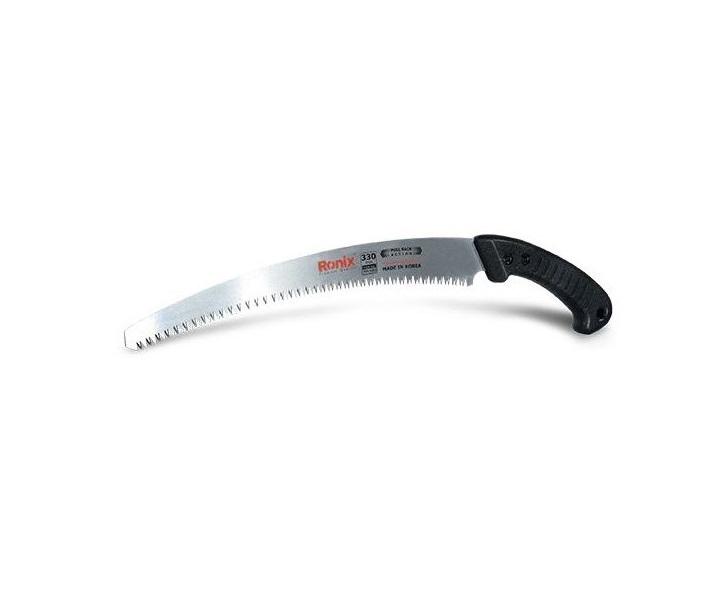 Bending Gardening saw