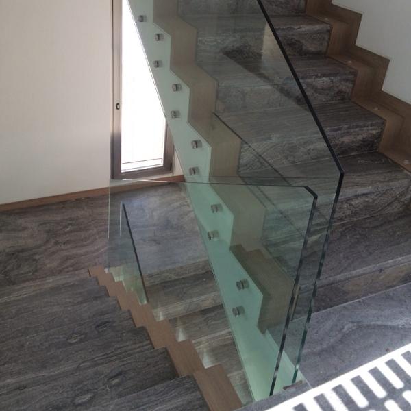 Fixpoint glass railings