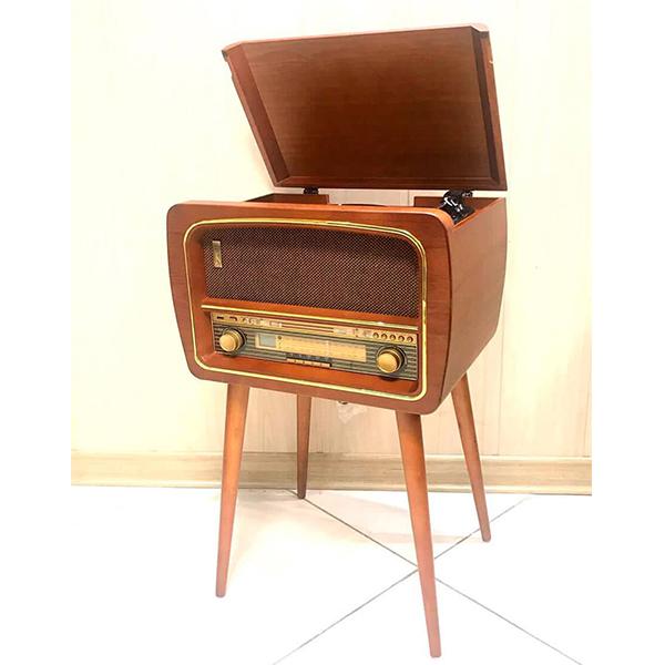 Classic radio with stand