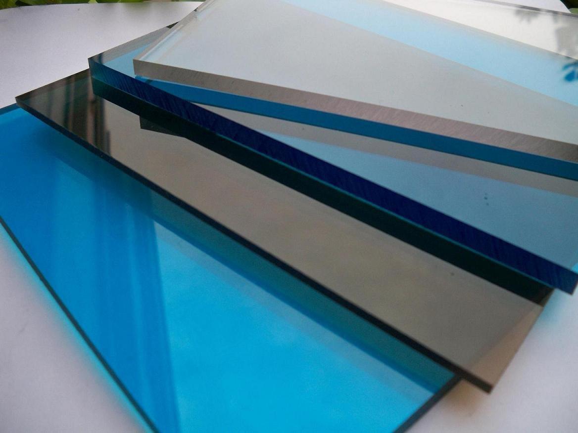 Transparent flat polycarbonate